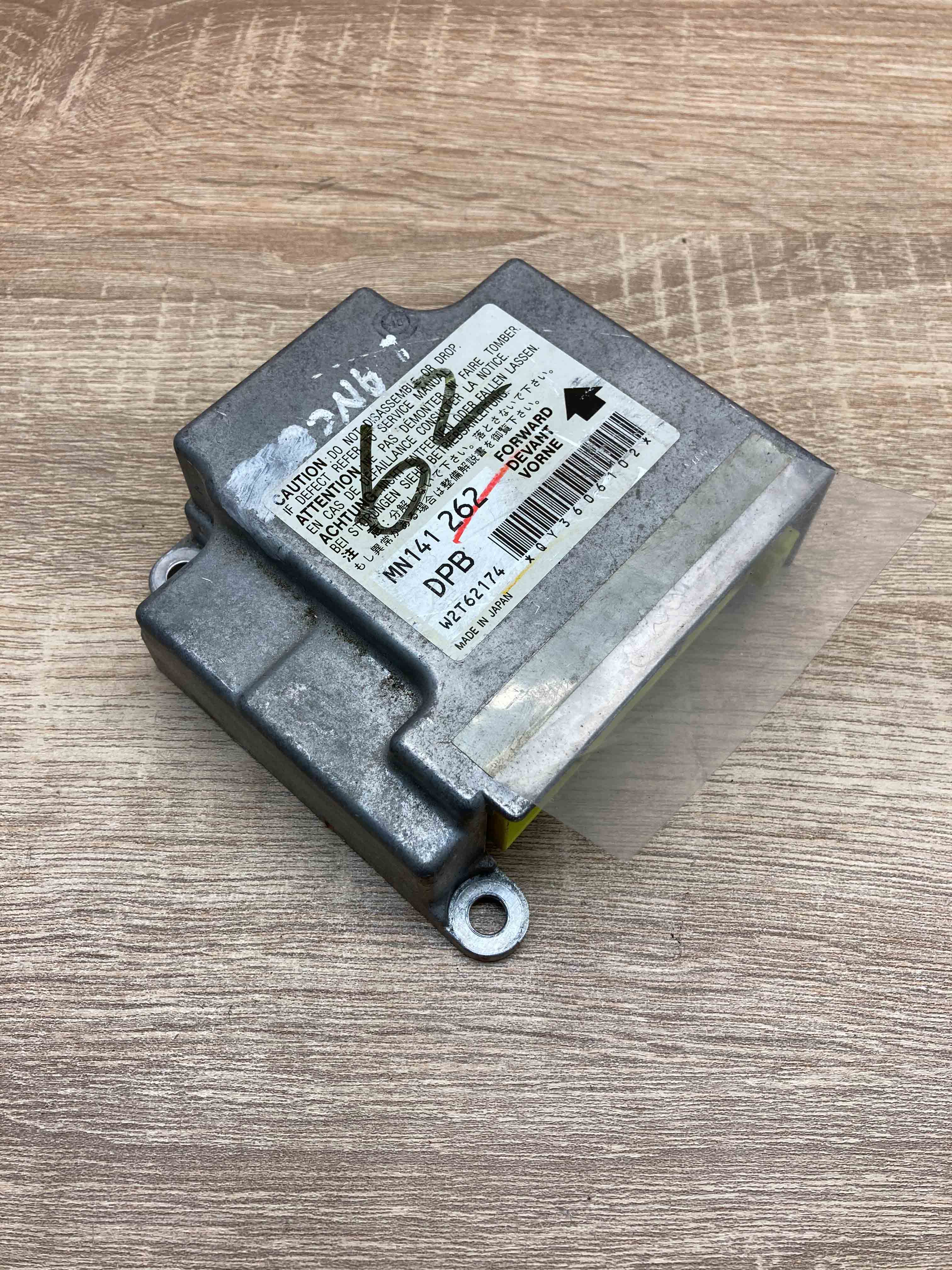 MN141262 W2T62174 Mitsubishi Lancer SRS Airbag Crash Sensor DPB 