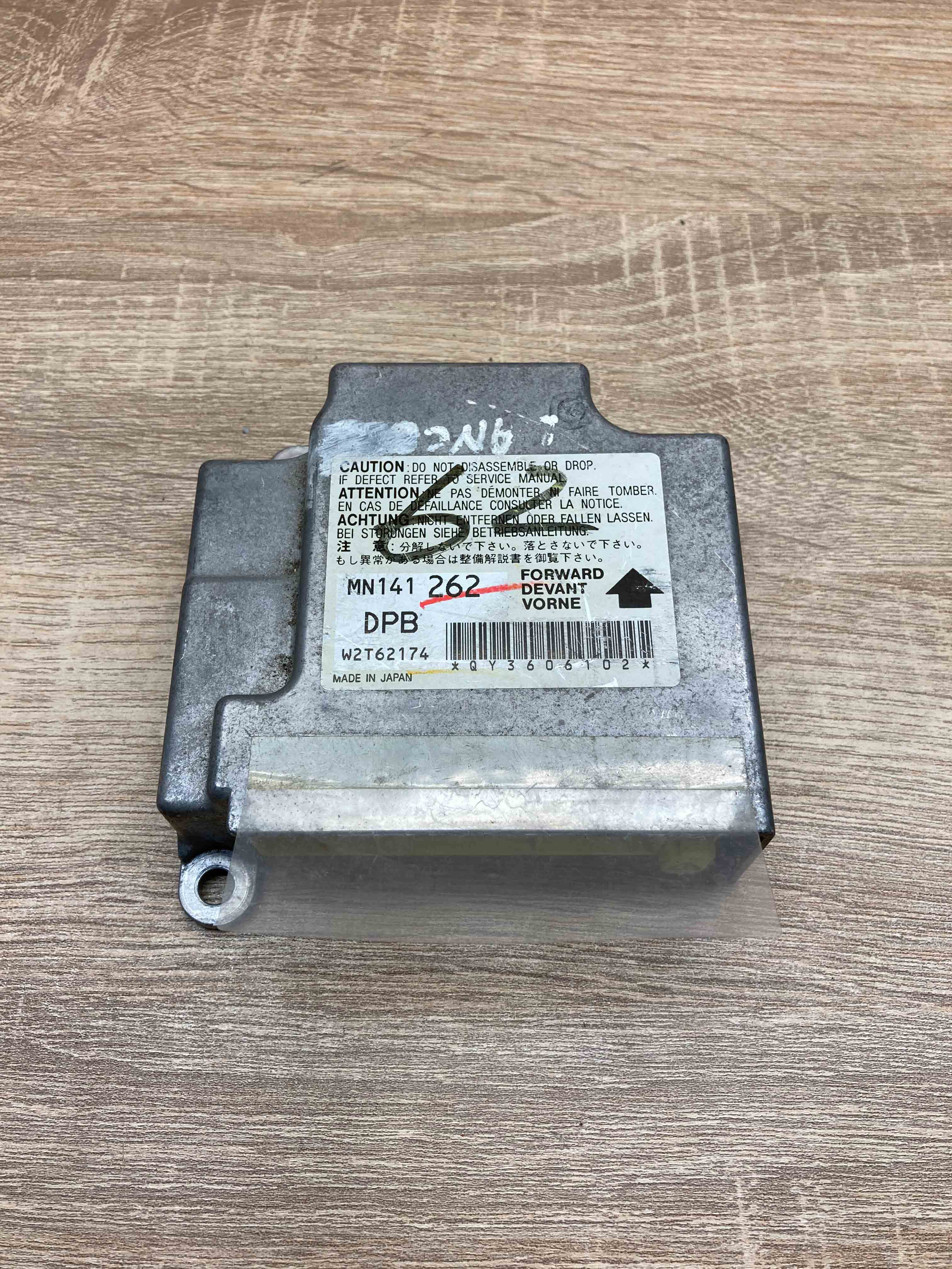 MN141262 W2T62174 Mitsubishi Lancer SRS Airbag Crash Sensor DPB 