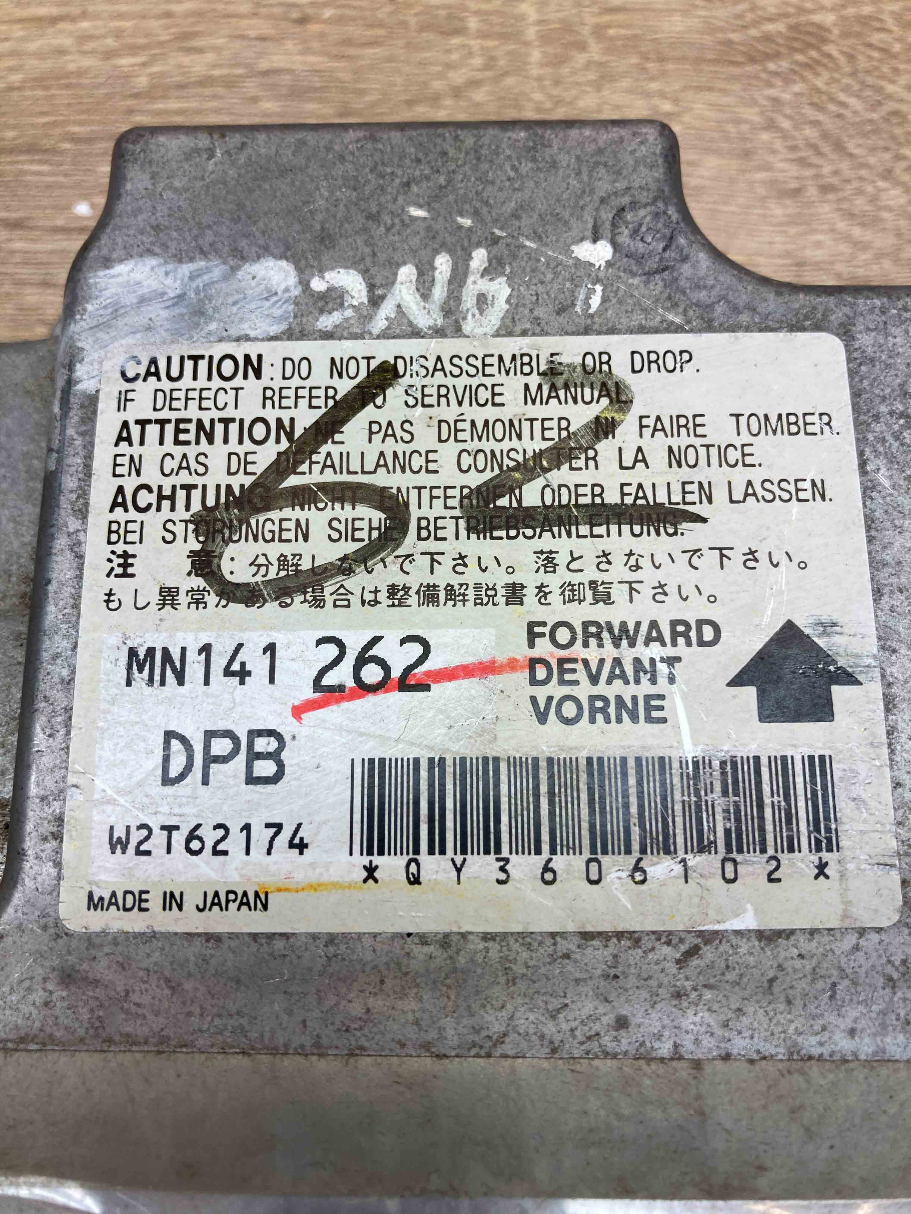 MN141262 W2T62174 Mitsubishi Lancer SRS Airbag Crash Sensor DPB 