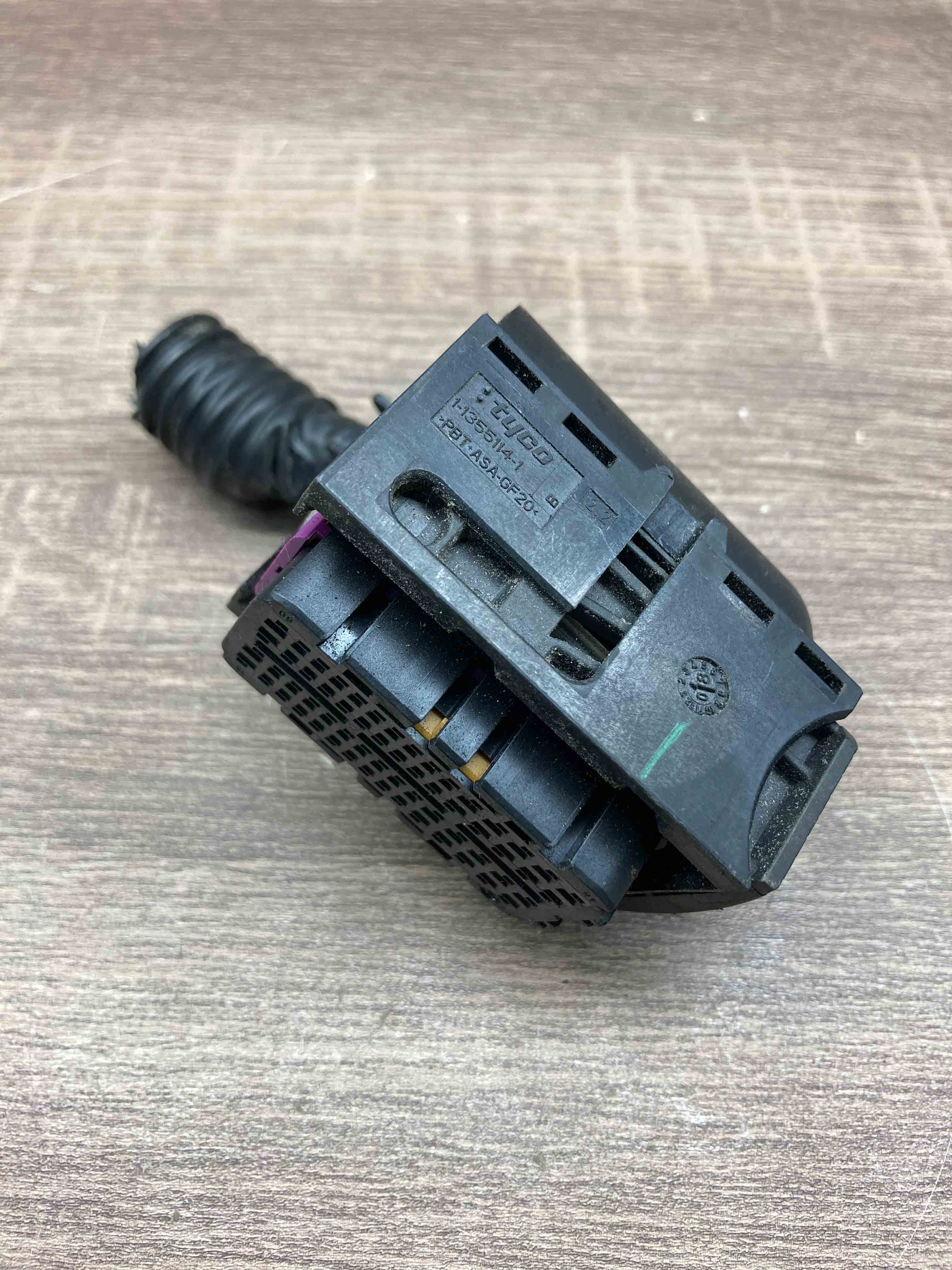 113551141 3B0906379B Audi Connector Plug Unit Computer Wire Socket 