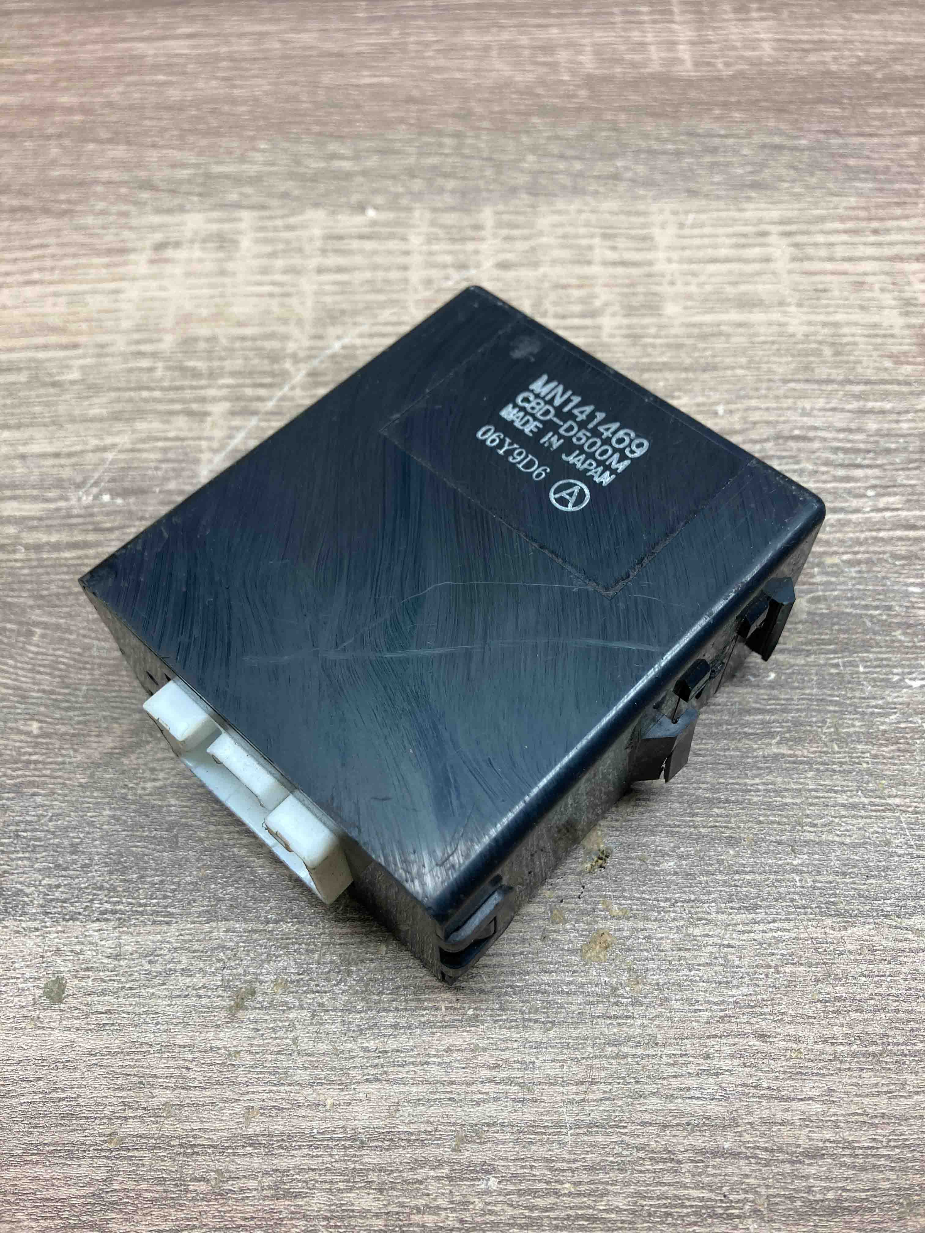 MN141469 C8D D500M Mitsubishi Motor ECU Engine Module Unit 06Y9D6 