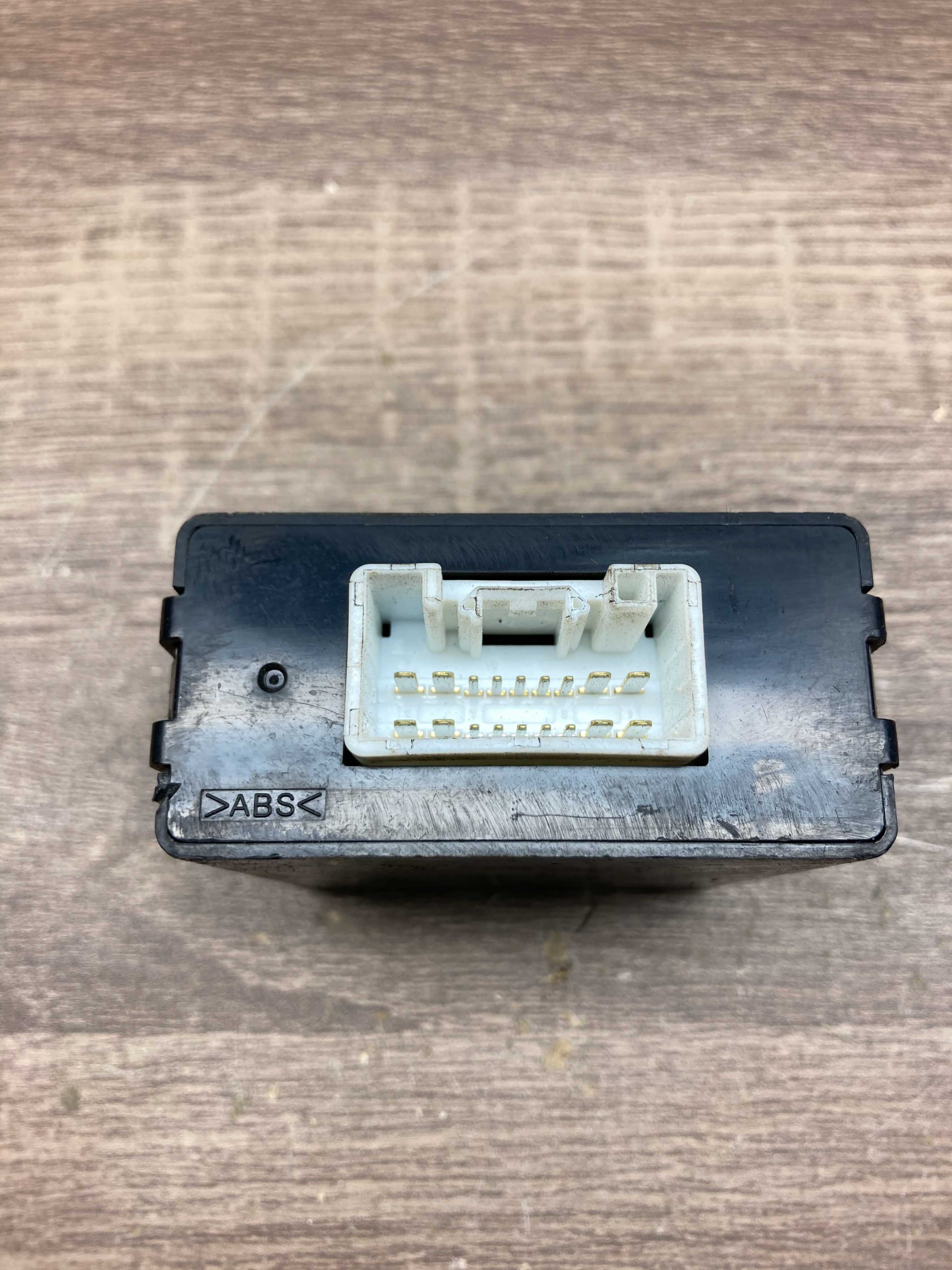 MN141469 C8D D500M Mitsubishi Motor ECU Engine Module Unit 06Y9D6 