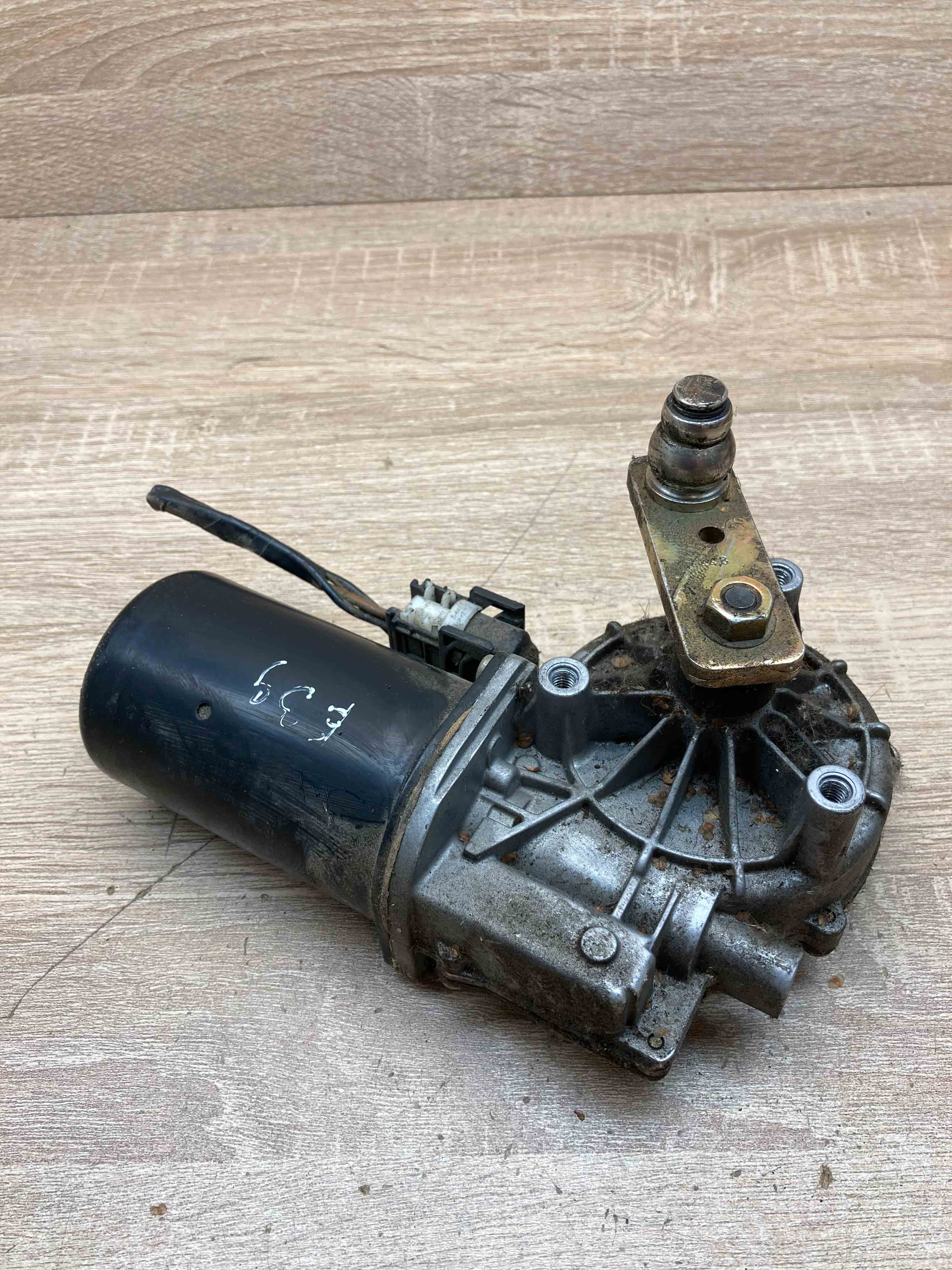 8360603 BMW 5 series E39 Window wiper motor Front Valeo