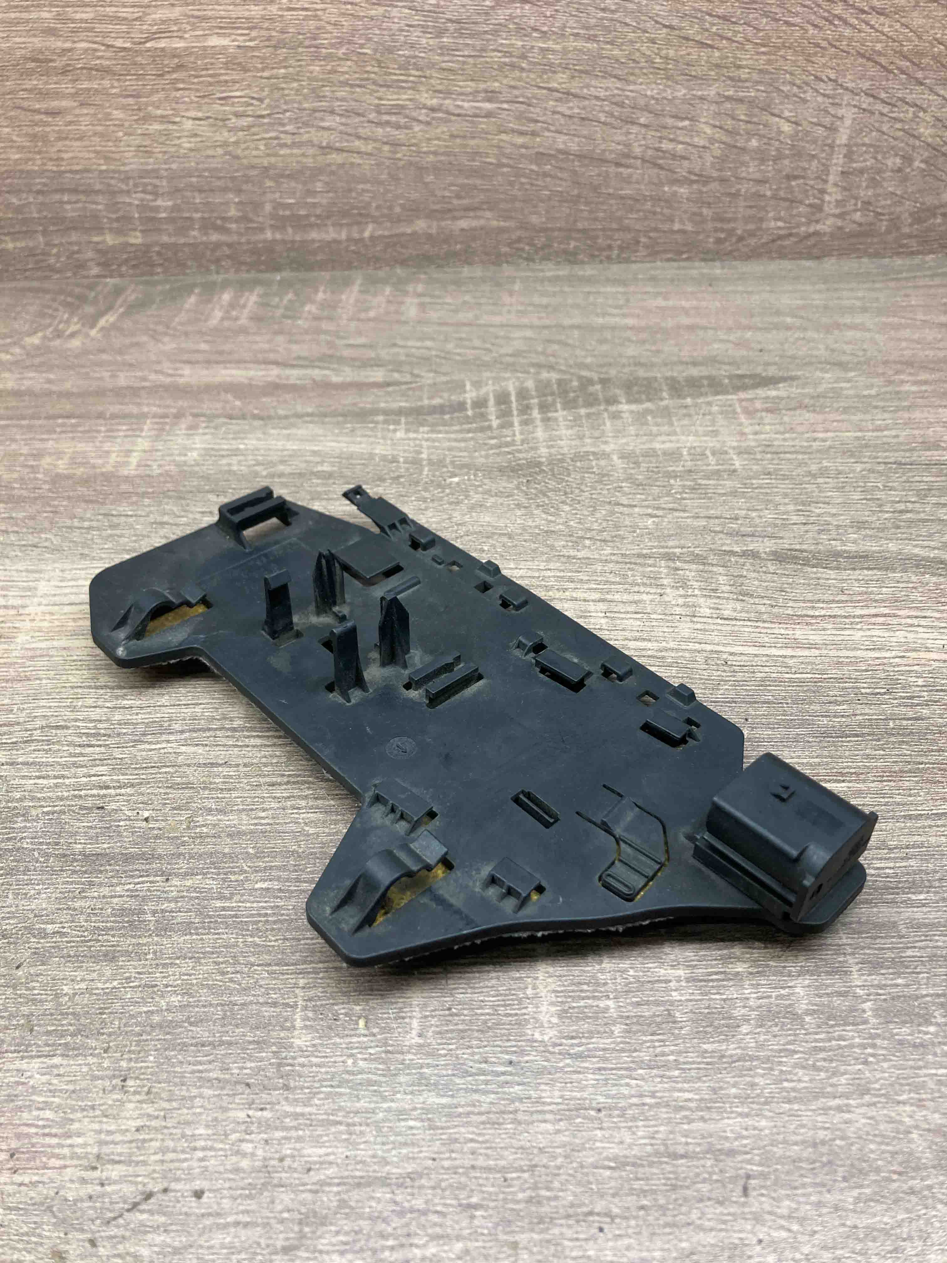BMW 5 Series E60 Diesel Engine Cable Wiring Supporting Plate 