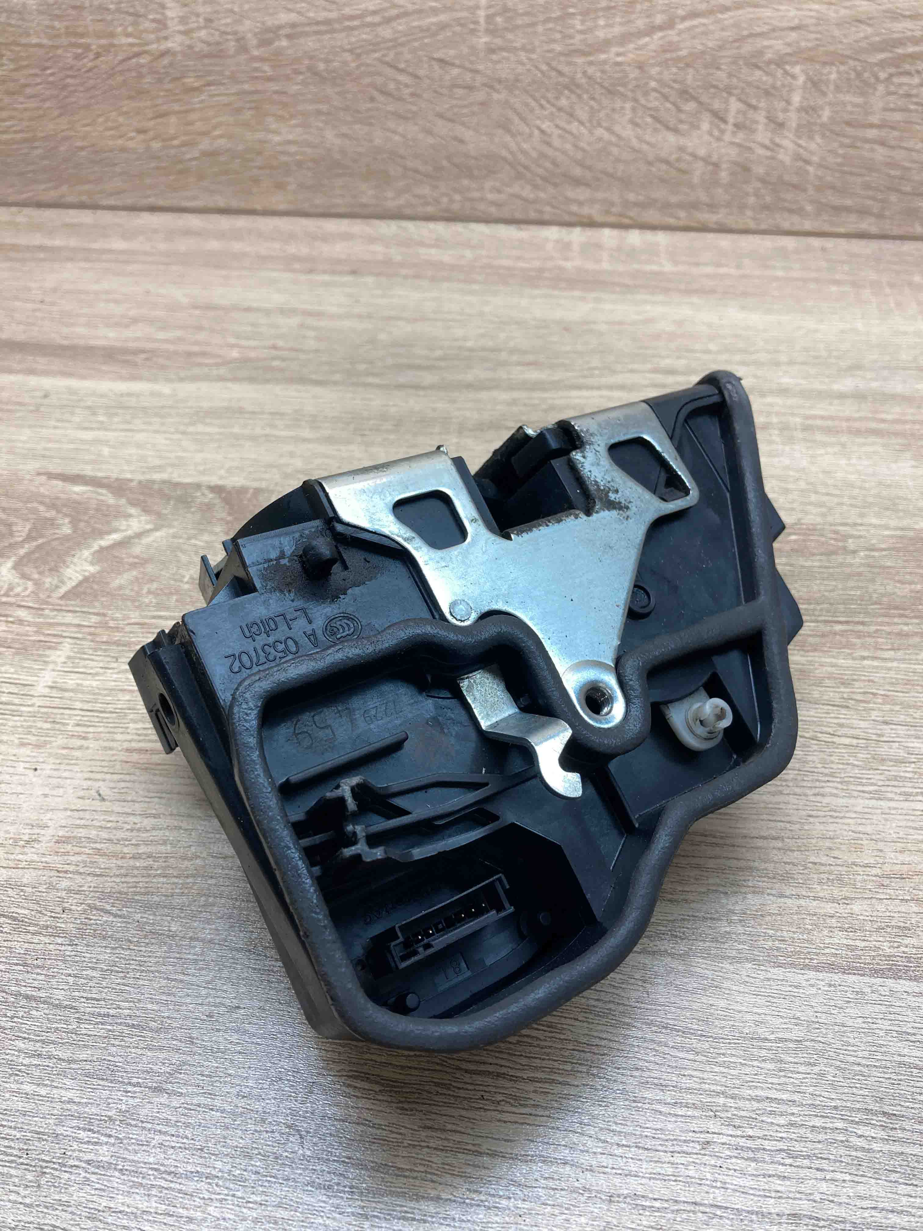 7229459 A053702 BMW 1 series E87 Trunk Door Lid Lock Mechanism 