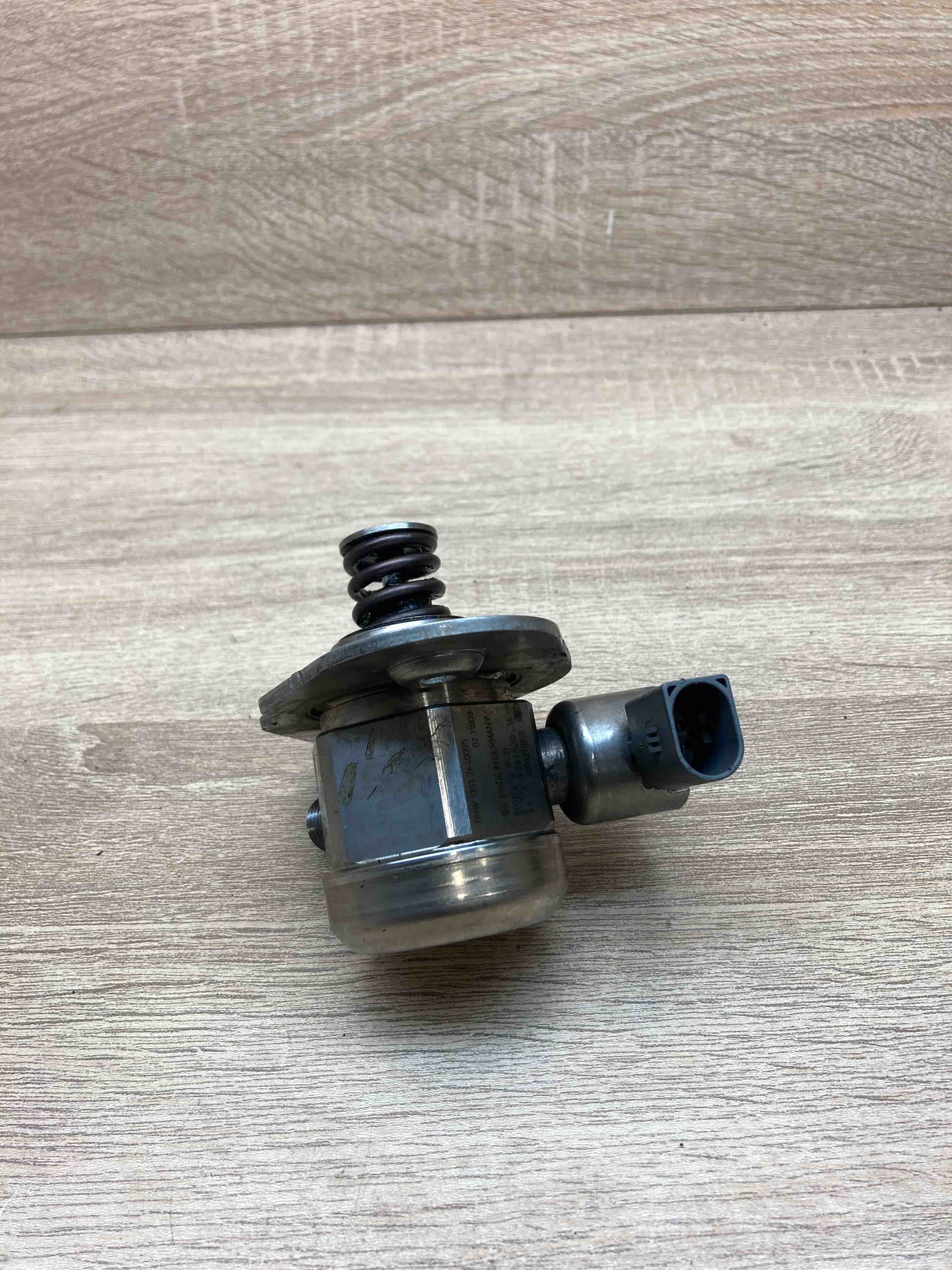 7640055 0261520214 BMW F30 HIGH PRESSURE FUEL PUMP INJECTOR OE OEM 