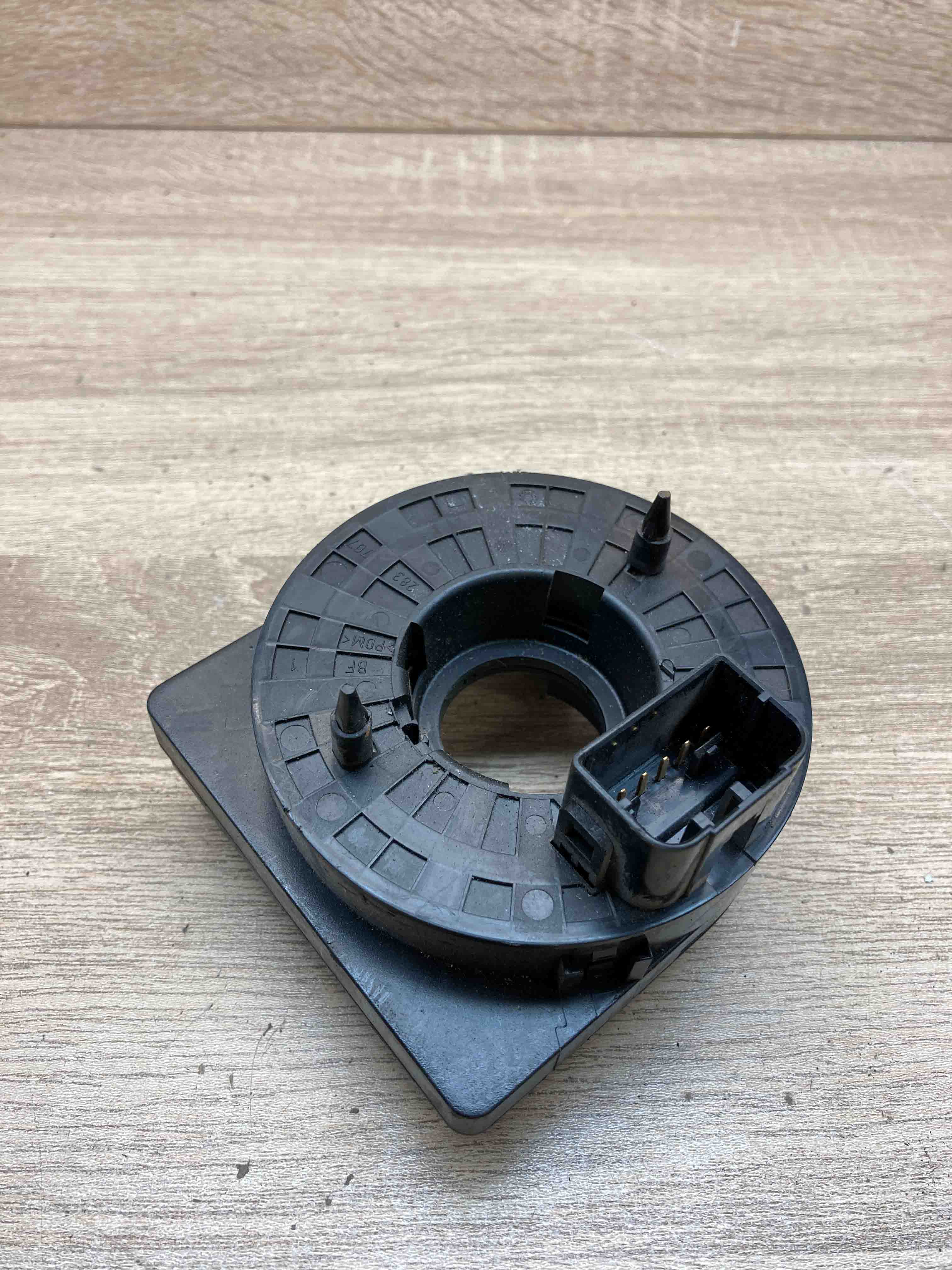21526853 469797 Volkswagen Audi Seat Skoda STEERING COLUMN Slip kurose(ume)様専用