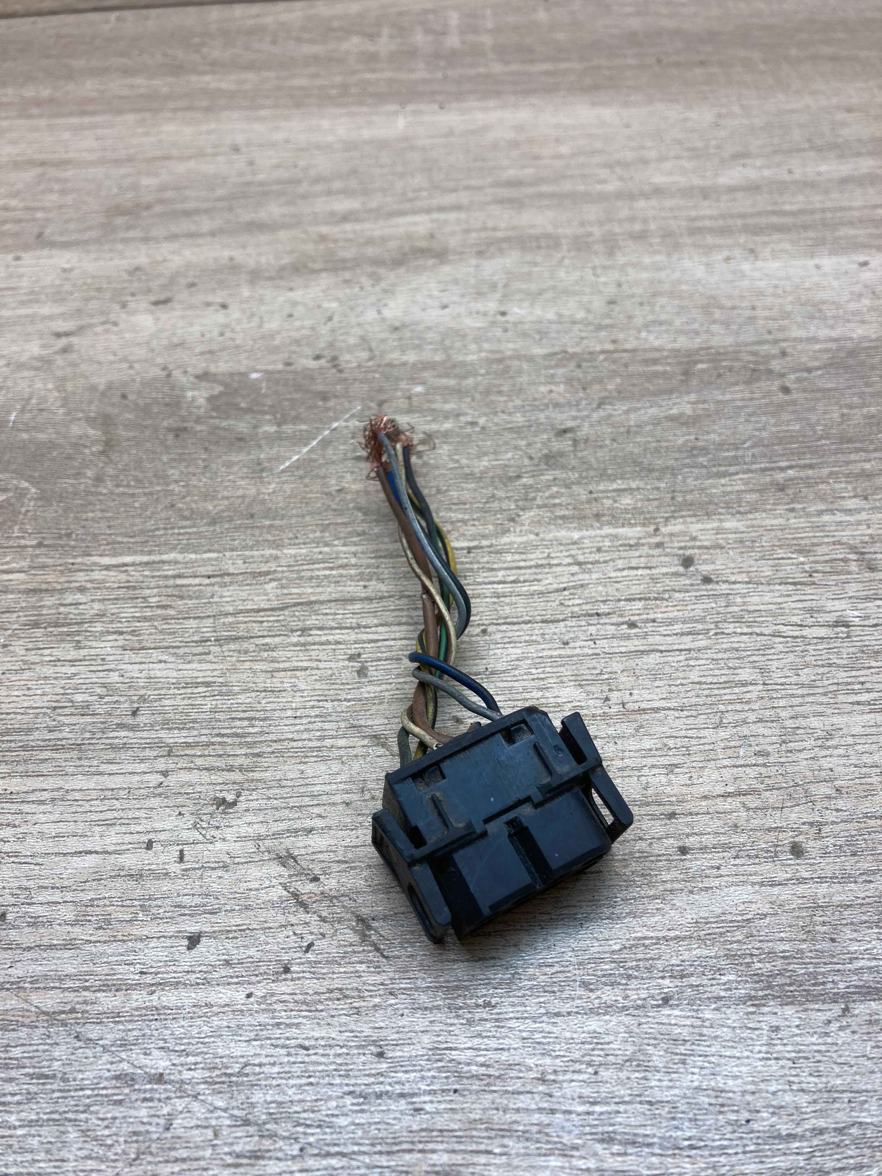 1378118 1 828736 1 BMW E series Connector Plug Unit Computer Wire 