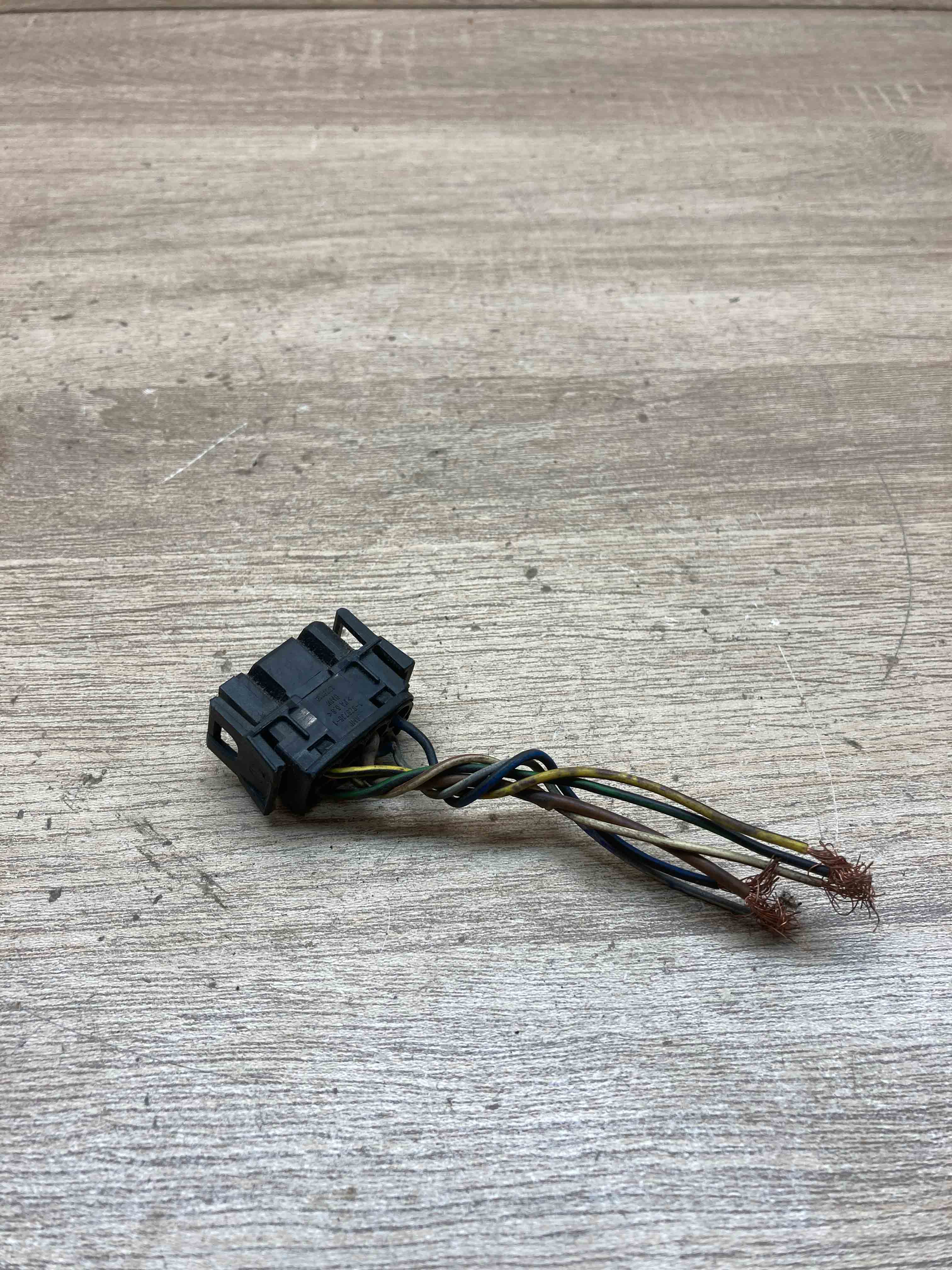 1378118 1 828736 1 BMW E series Connector Plug Unit Computer Wire 