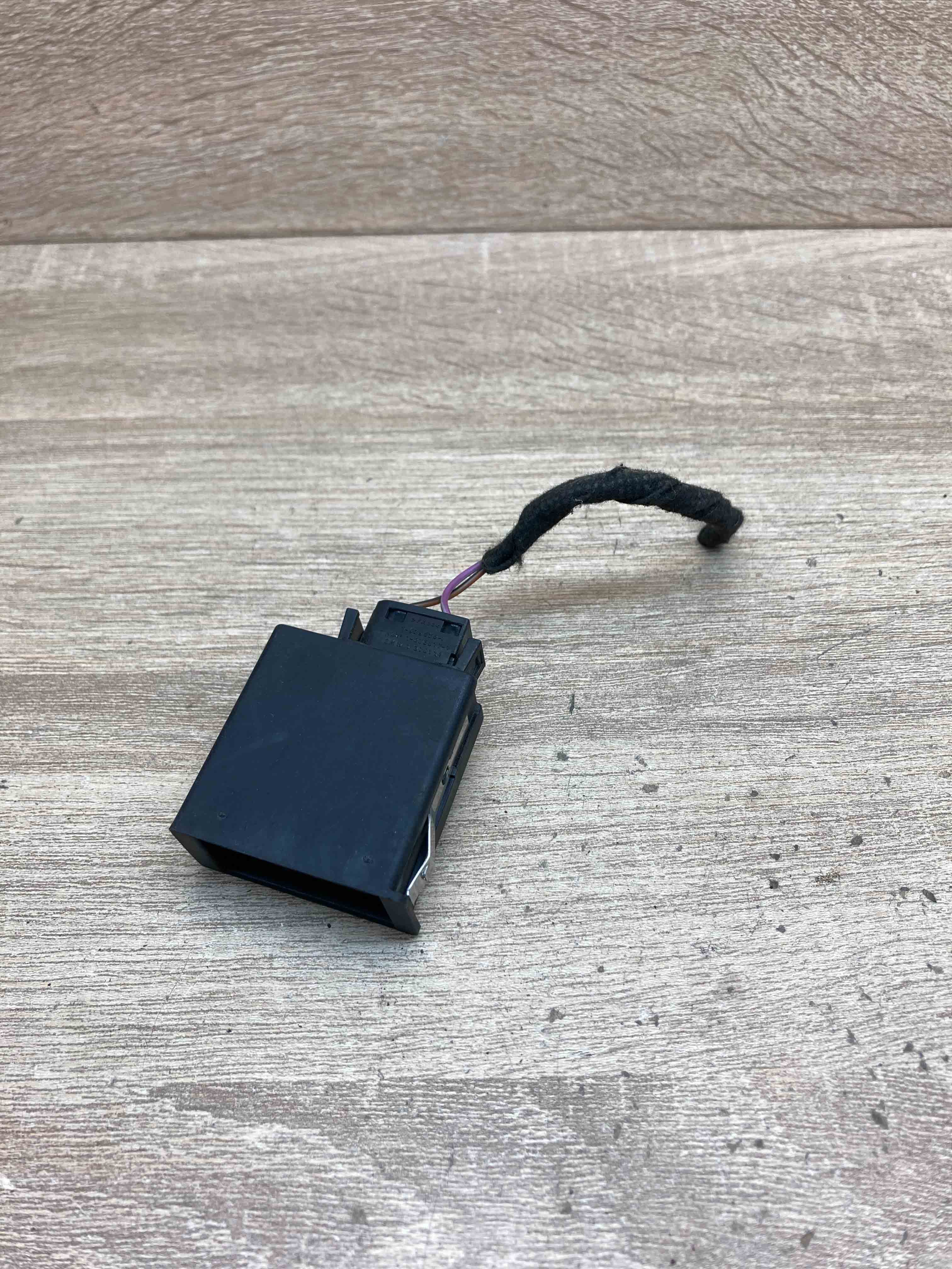 1378114 1929526 BMW 1 Series Connector Plug Unit Computer Wire 
