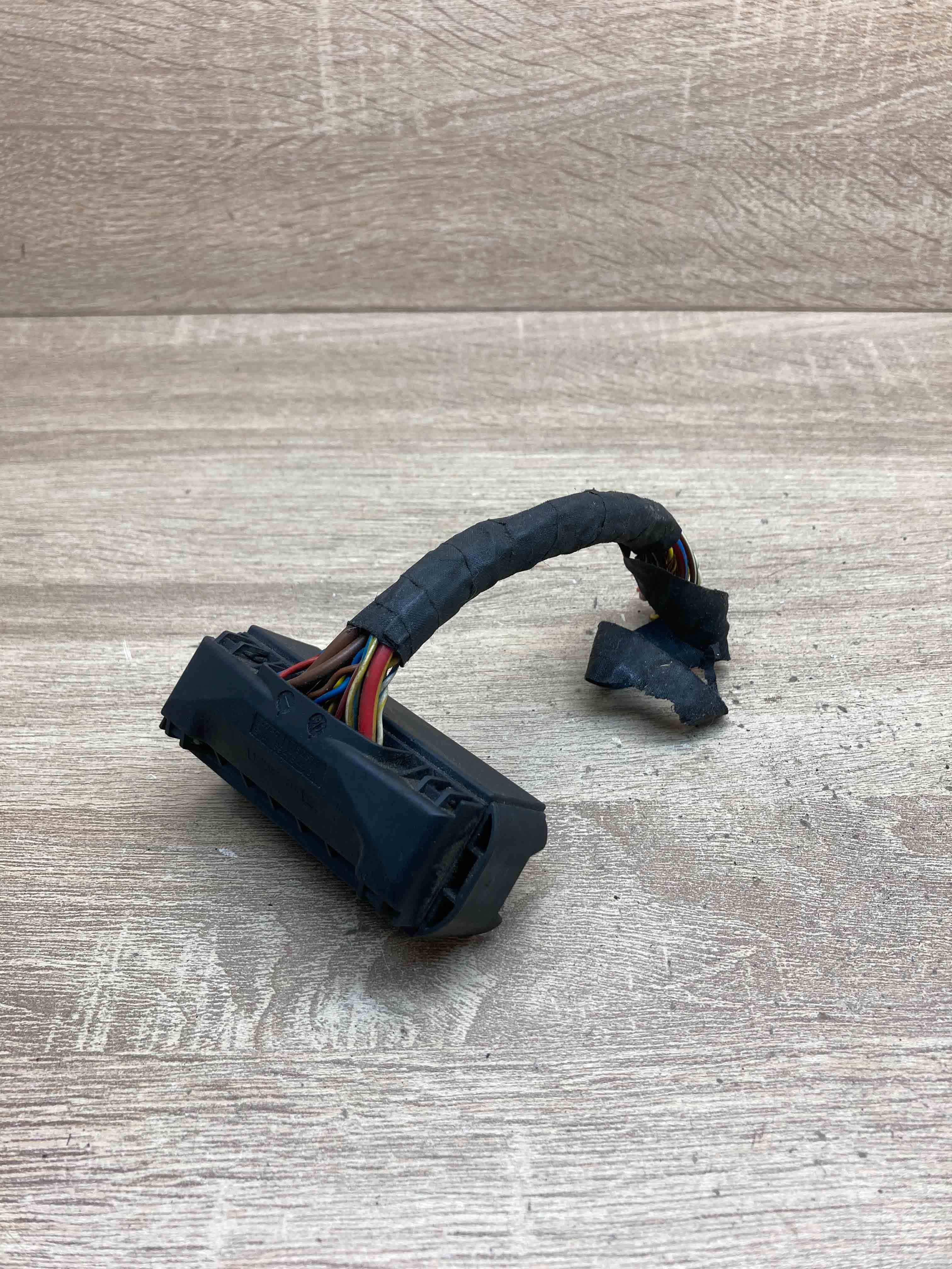 6947844 1718257 1 BMW 328D Connector Plug Unit Computer Wire 