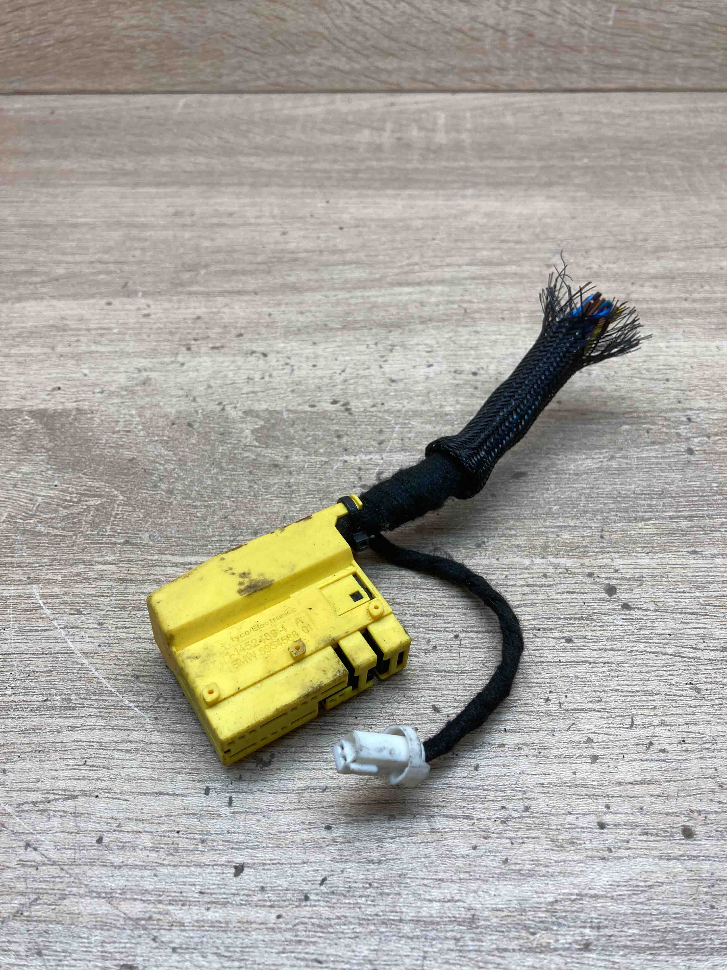6954588 1 1452489 1 BMW Connector Plug Unit Computer Wire Socket 