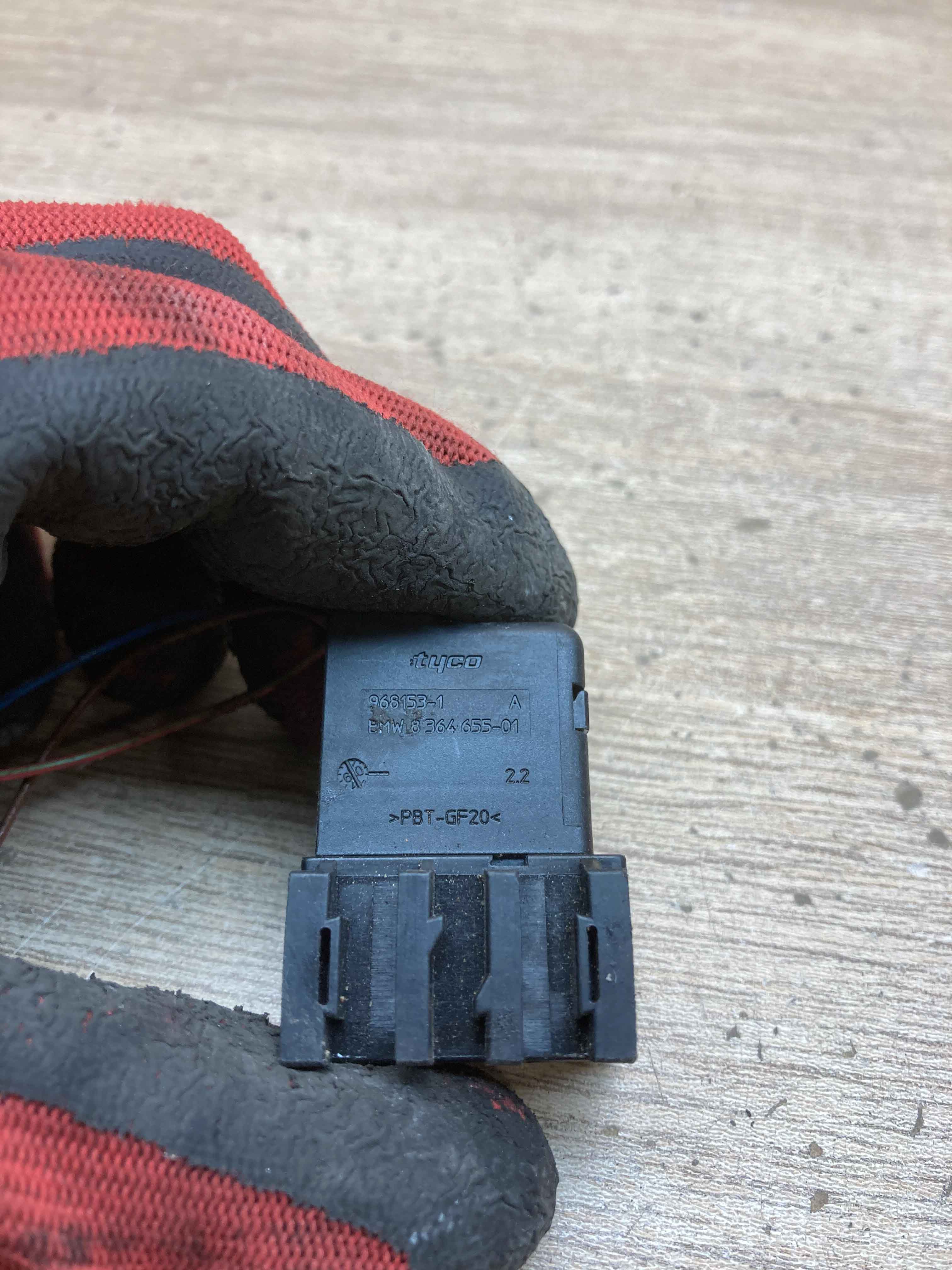 8364655 968153 1 BMW Connector Plug Unit Computer Wire Socket 