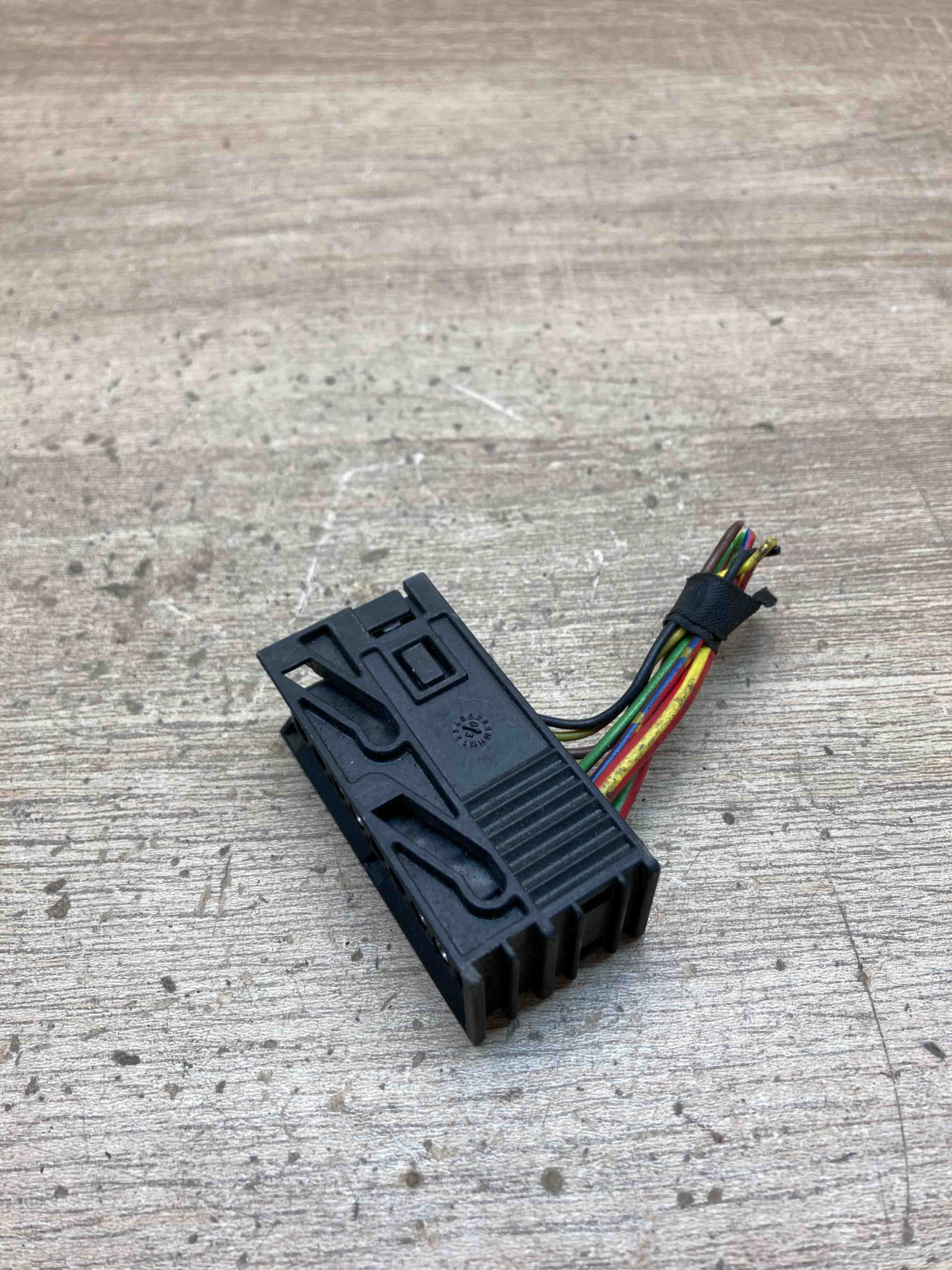 1382566 1 963558 1 BMW 5 6 Series Connector Plug Unit Computer 