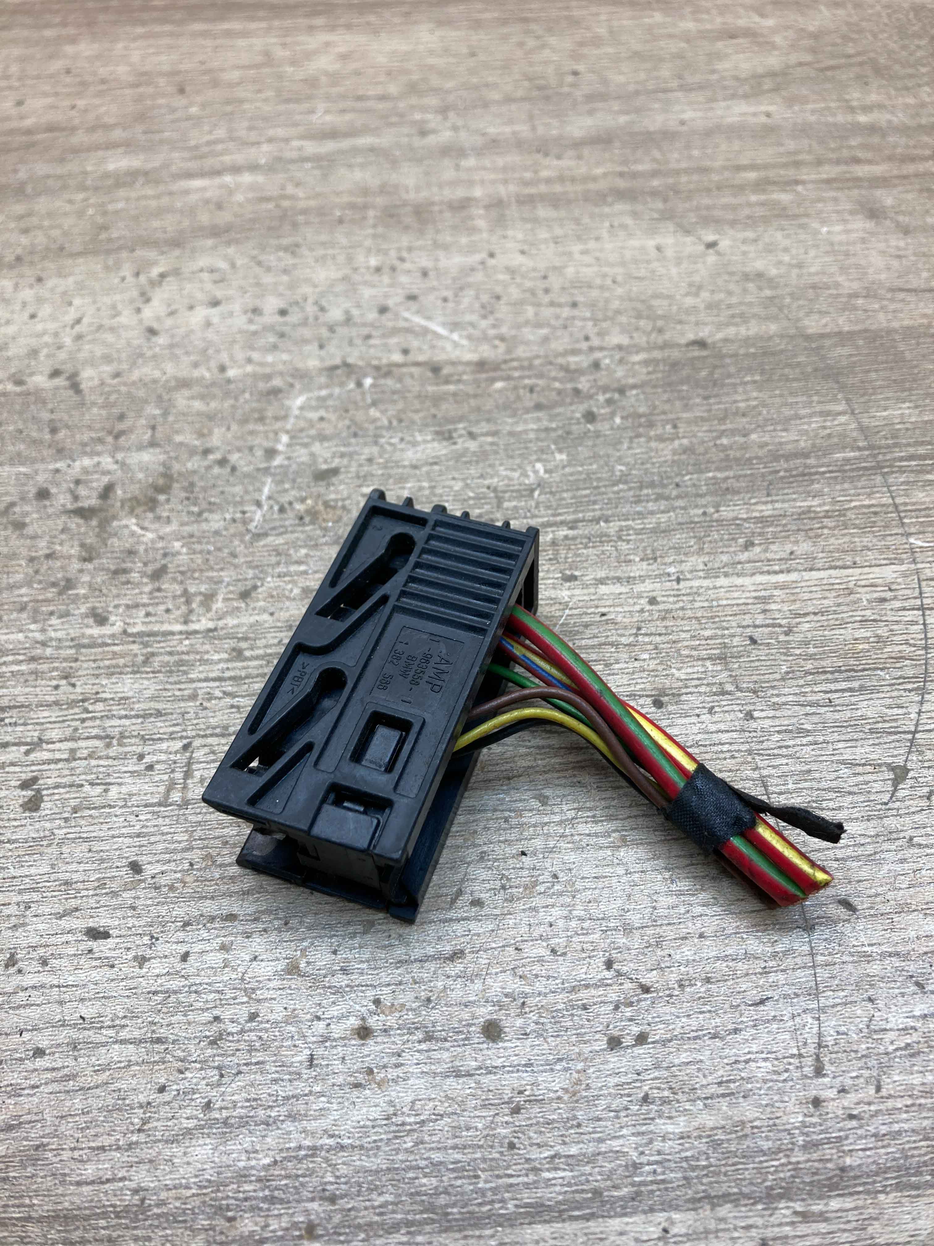 1382566 1 963558 1 BMW 5 6 Series Connector Plug Unit Computer 