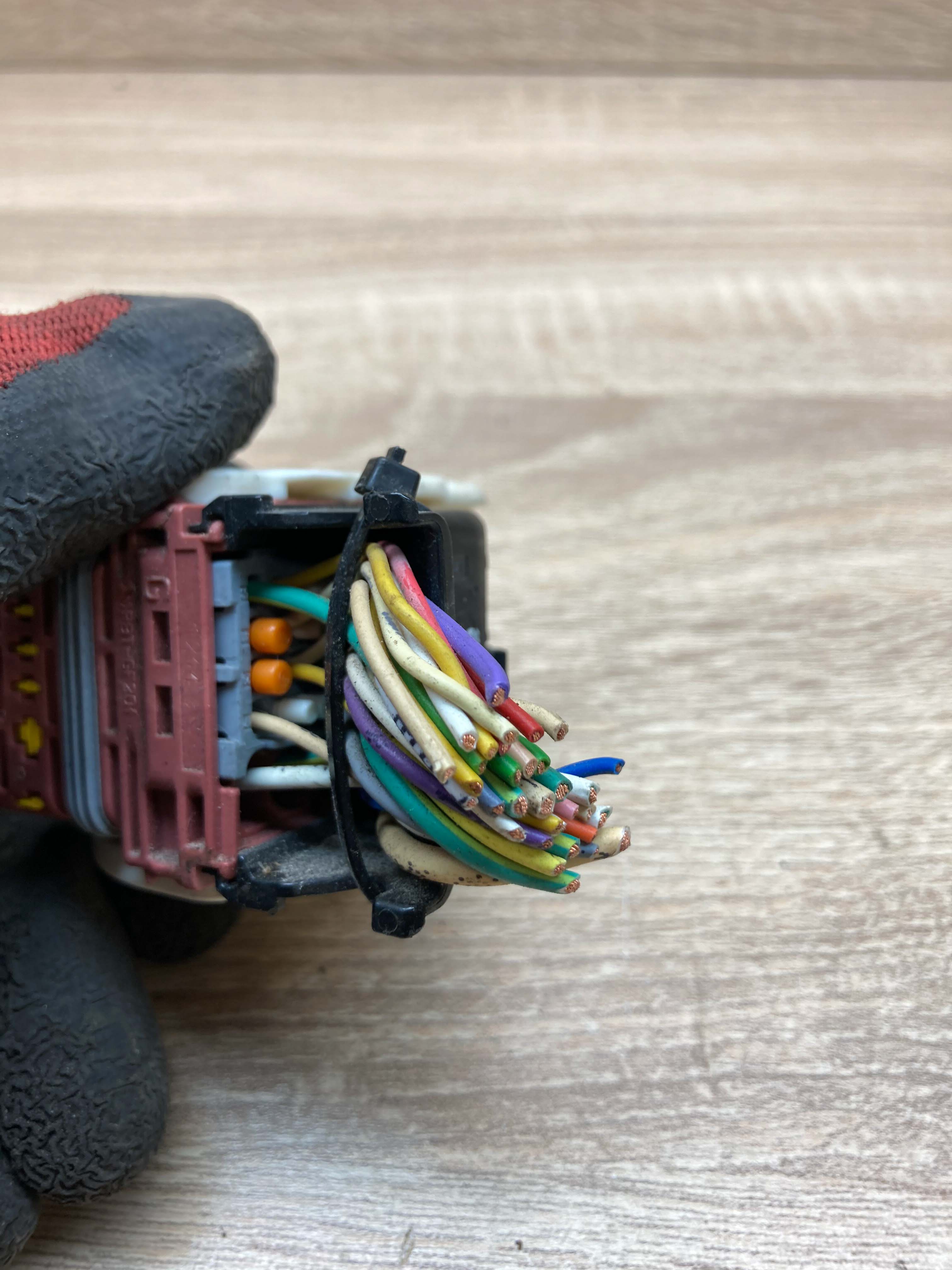989951101 Peugeot 207 Connector Plug Unit Computer Wire Socket OE 