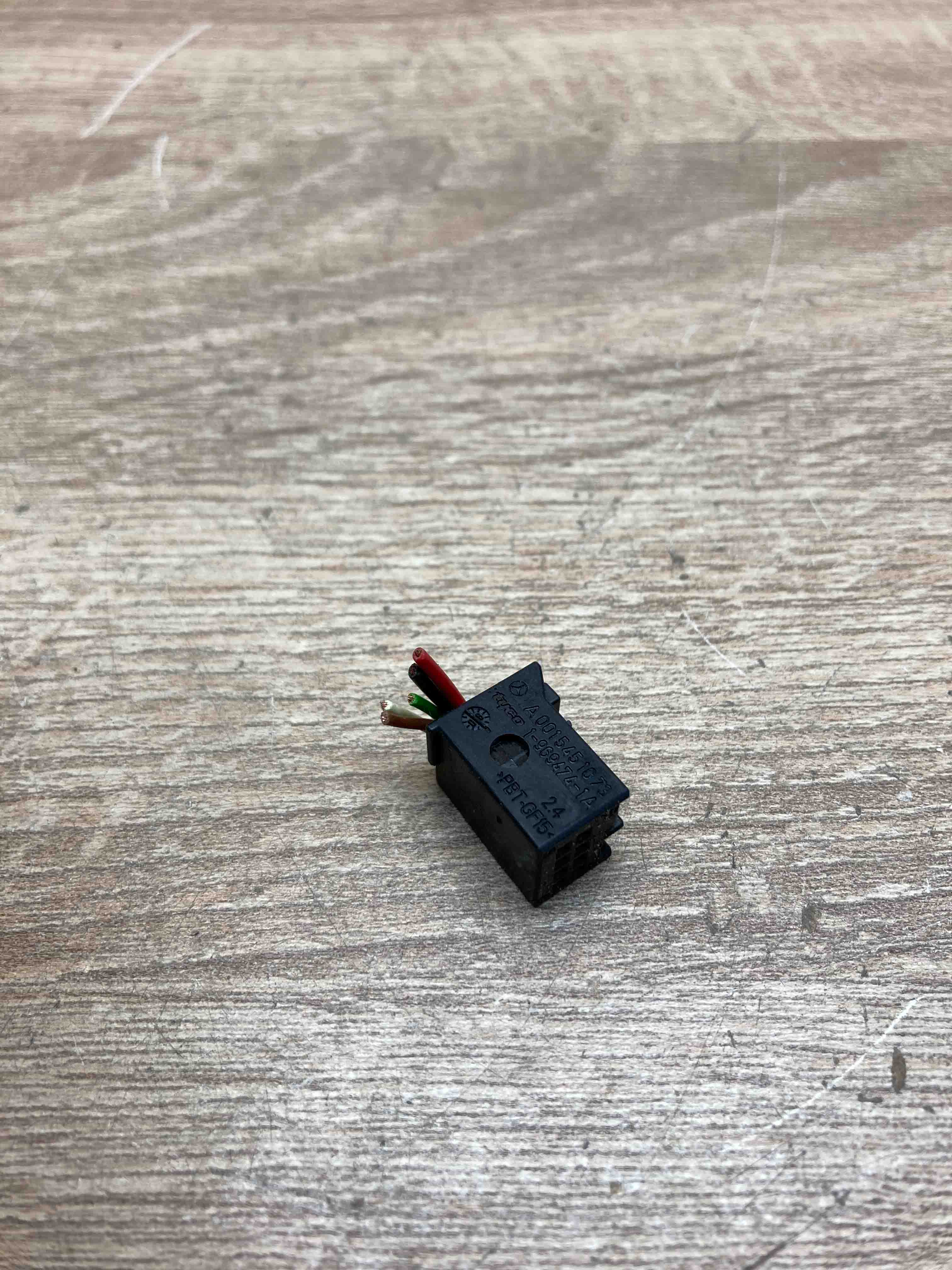 A0015451073 1 969474 1A Mercedes Benz Stecker Einheit Computer 