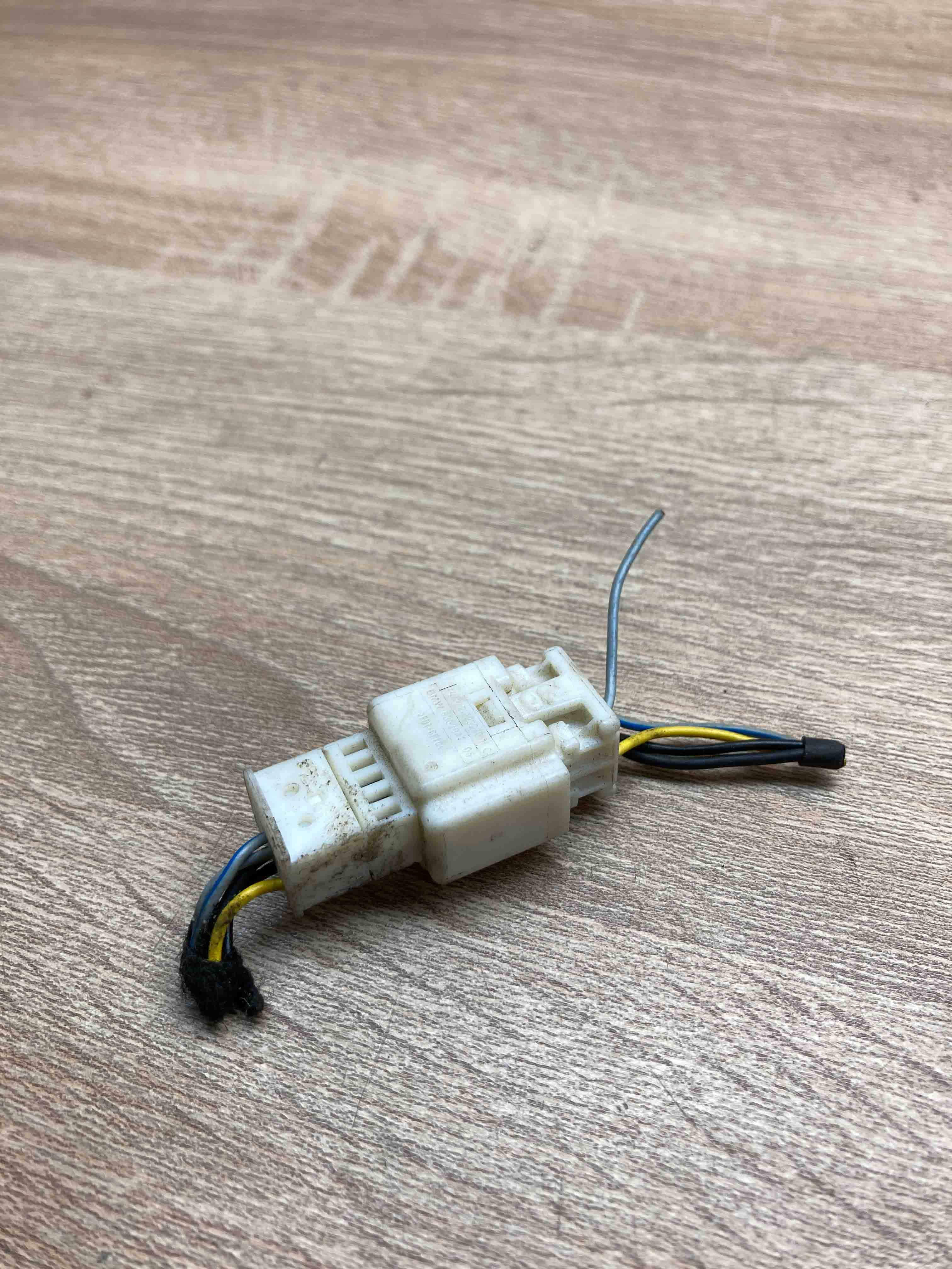 8352947 2 929270 1 BMW Connector Plug Unit Computer Wire Socket 
