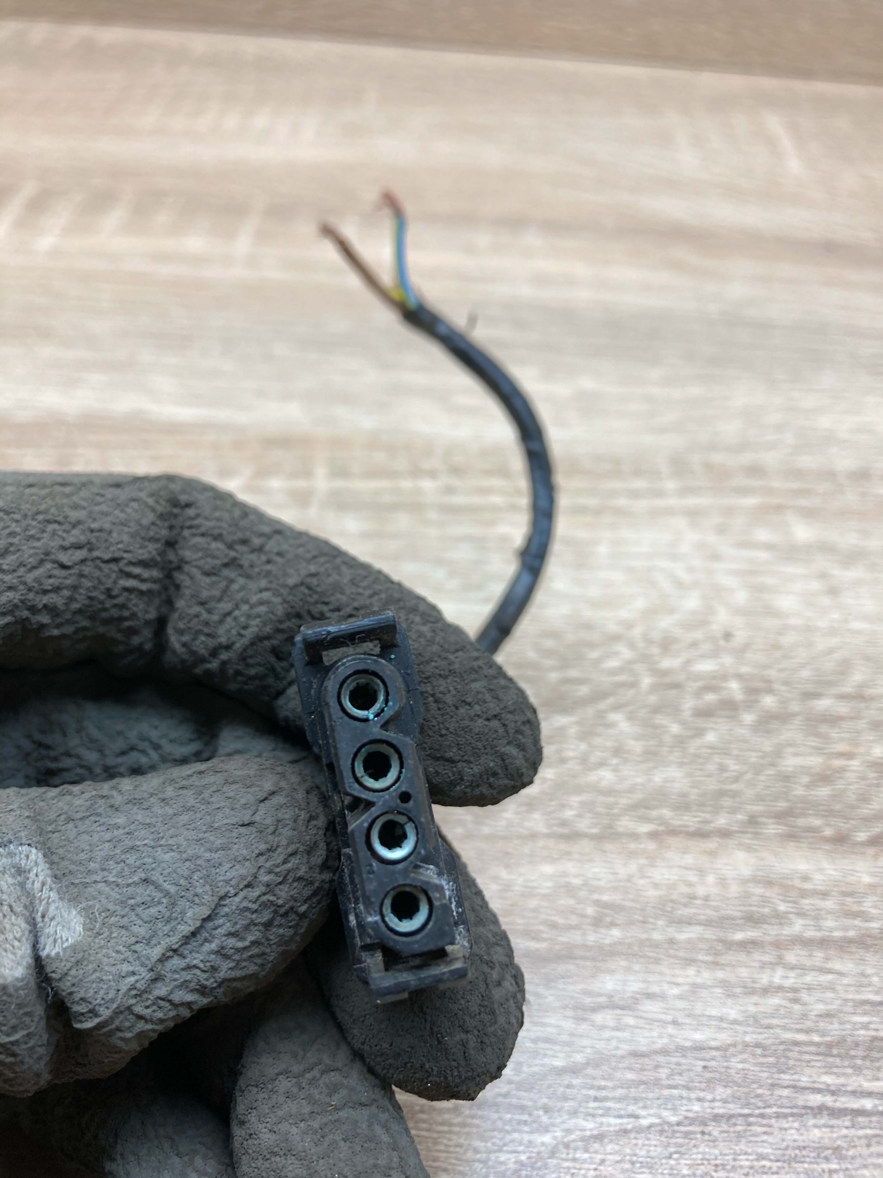 1378134 1 929529 BMW 7 Series E38 Connector Plug Unit Computer 