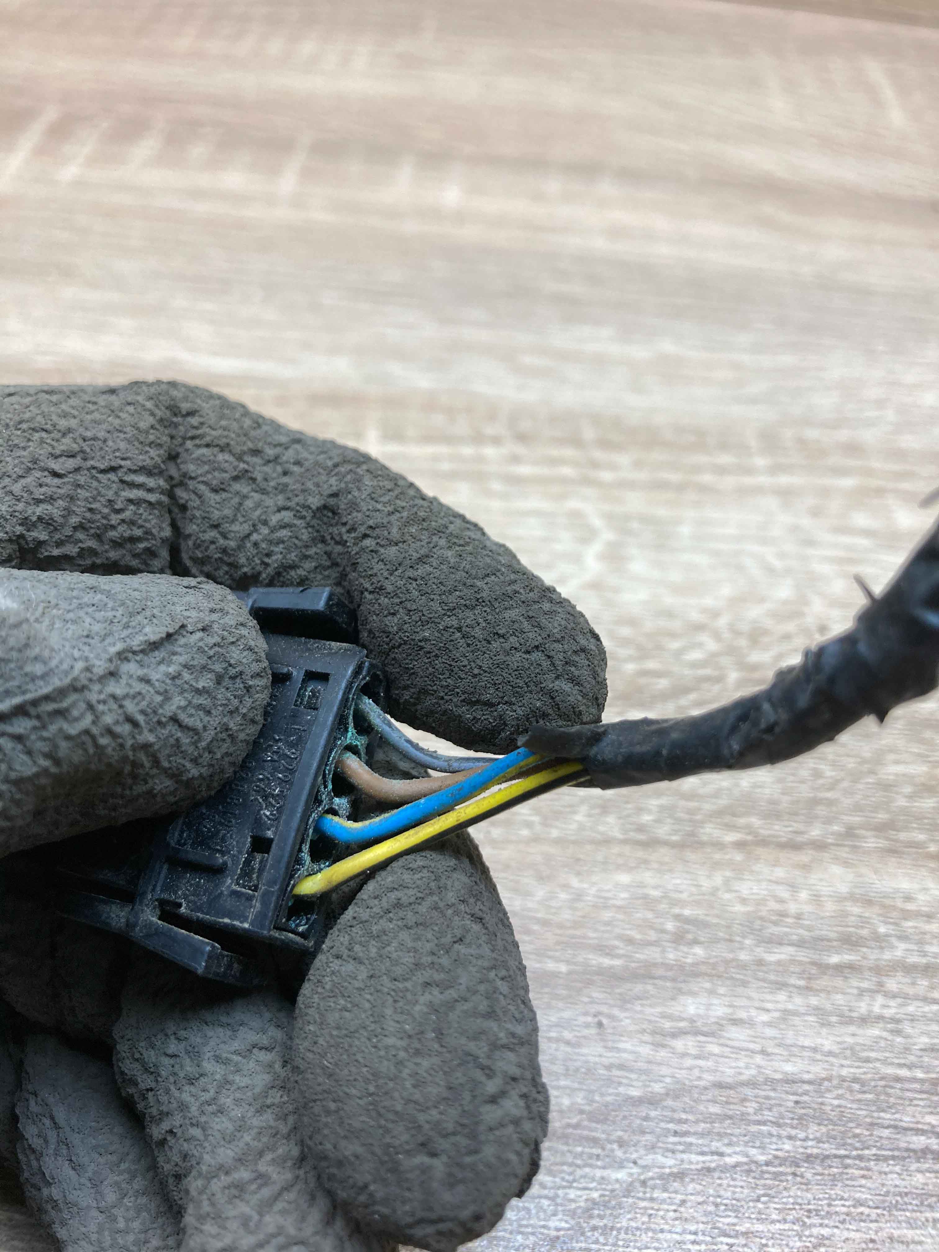 1378134 1 929529 BMW 7 Series E38 Connector Plug Unit Computer 