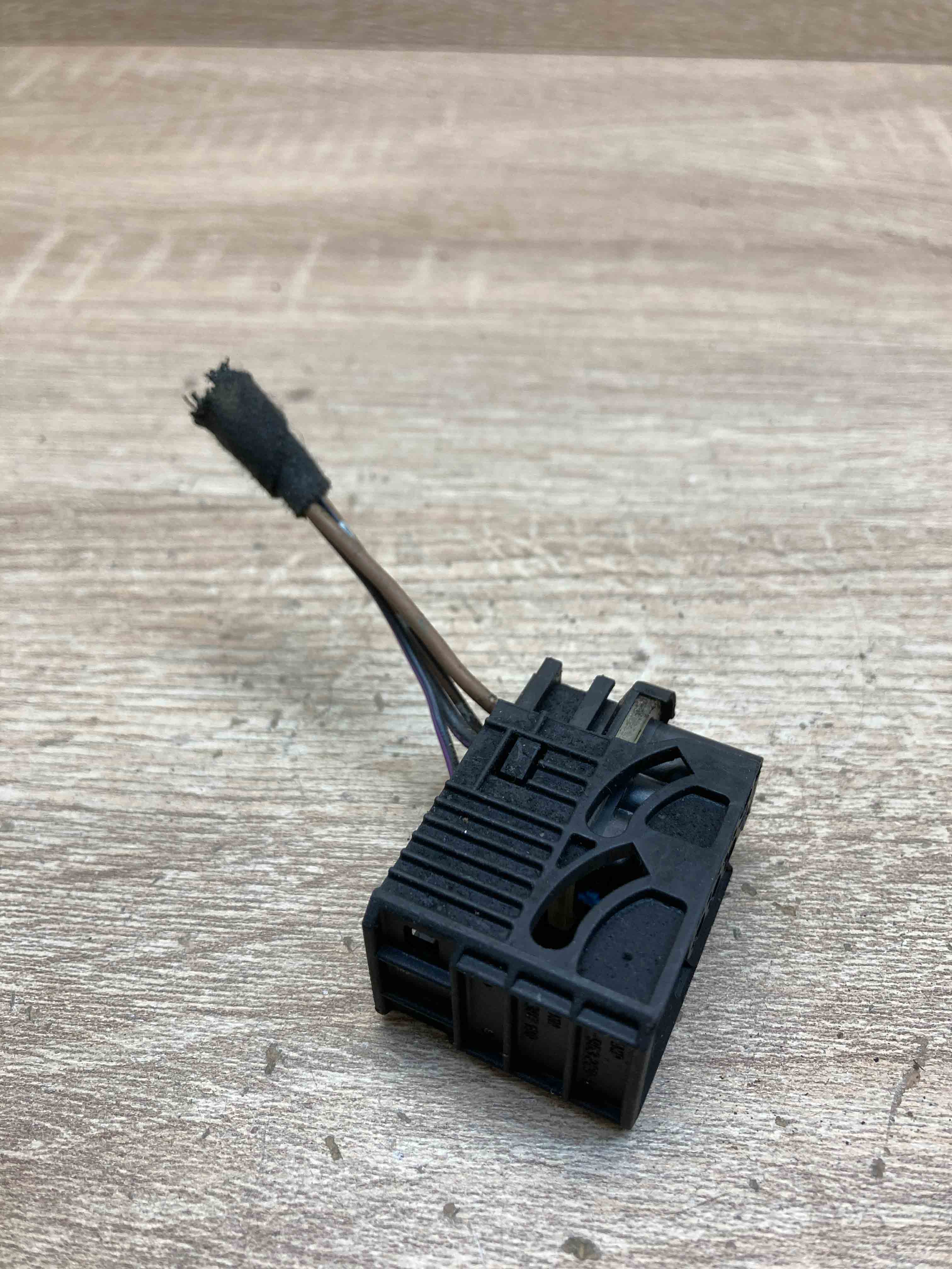 1387190 2 963229 1 BMW Connector Plug Unit Computer Wire Socket 